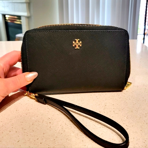 Tory Burch Handbags - Tory Burch | Smartphone Zip Wallet Clutch